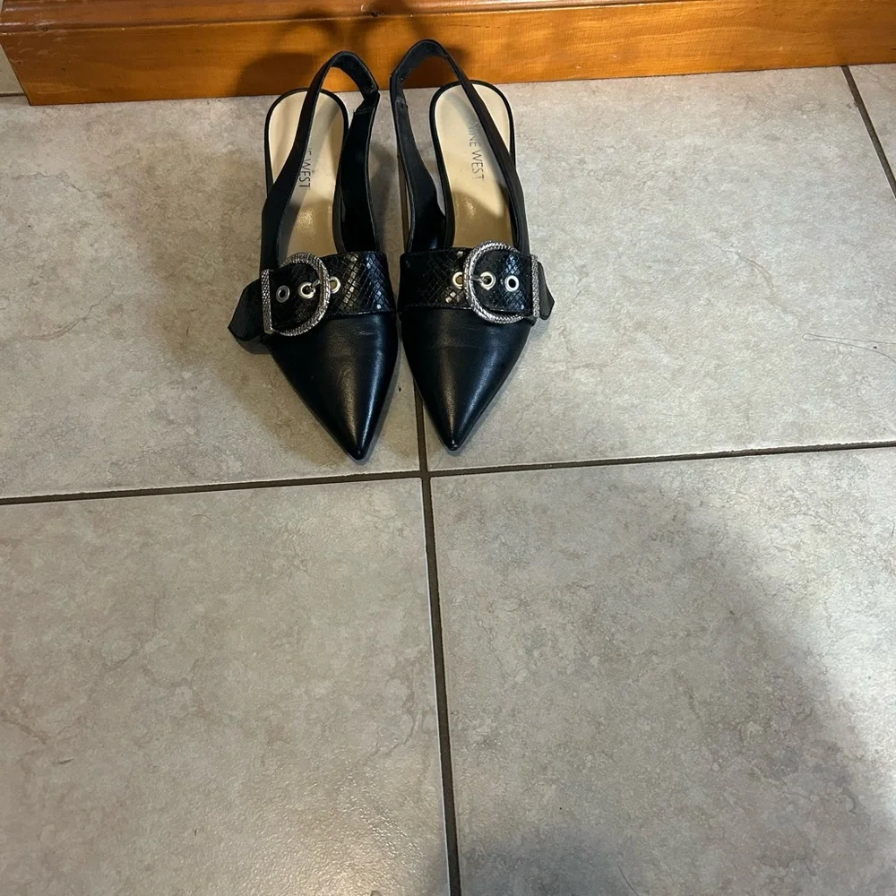 Elegant Black Slingback Heels - Picture 4 of 8